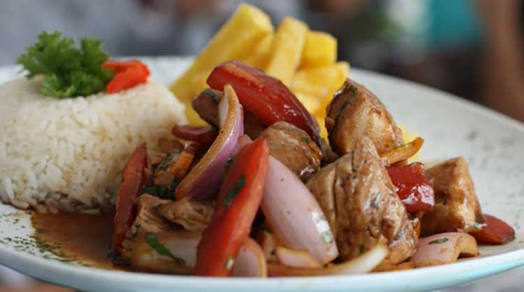Pollo Saltado